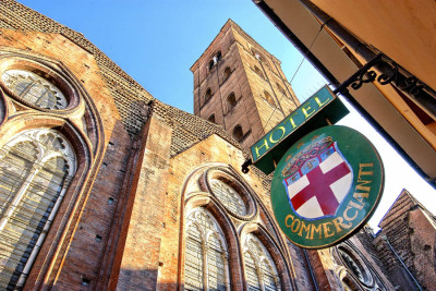 Der Golf und die Stadt von Bologna in Italien